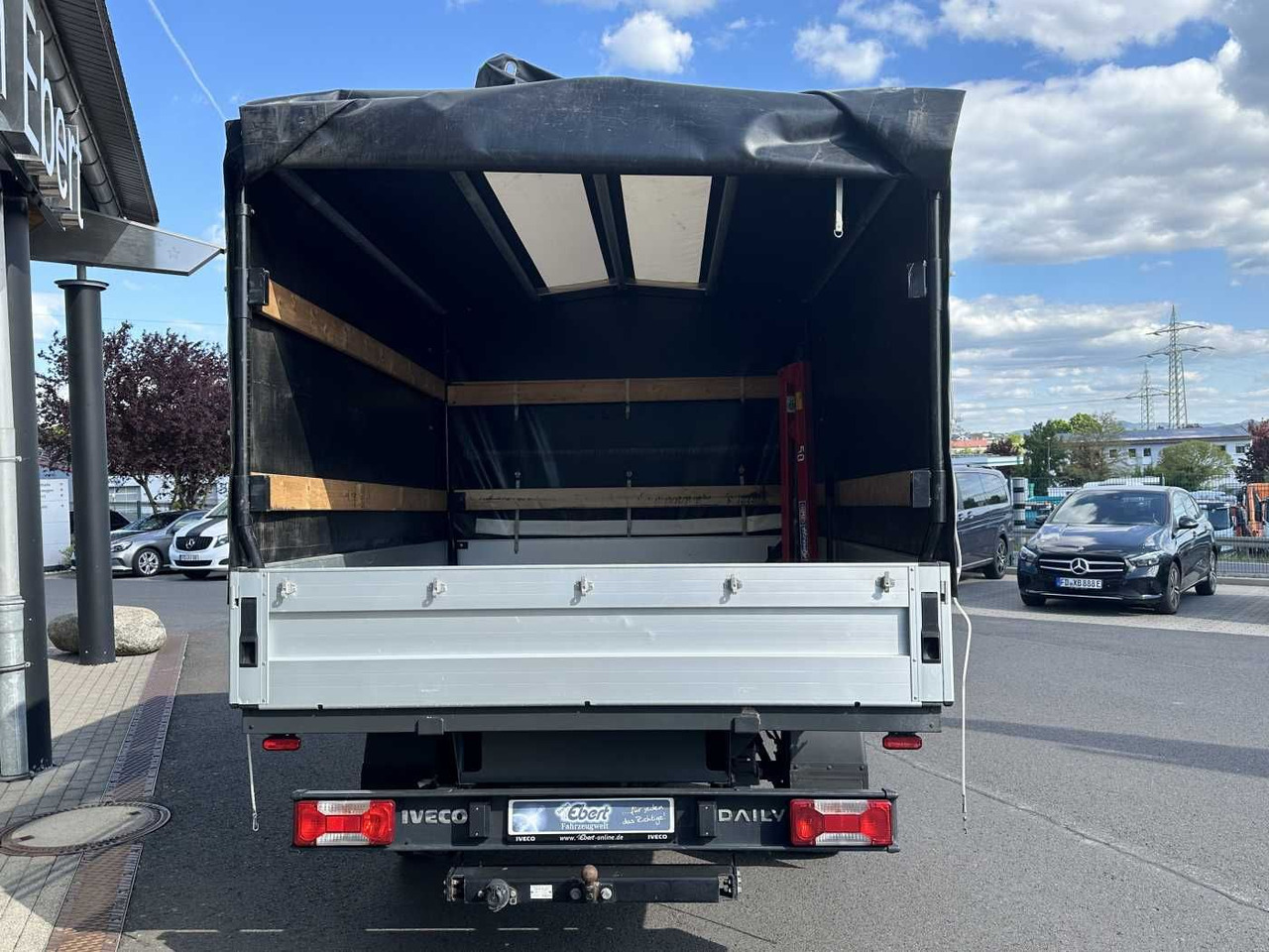 Iveco Daily 35S14 Pritsche+Plane *AHK*Ladekran*7-Sitze - Tent tarbesõiduk: pilt 4 Iveco Daily 35S14 Pritsche+Plane *AHK*Ladekran*7-Sitze - Tent tarbesõiduk: pilt 4