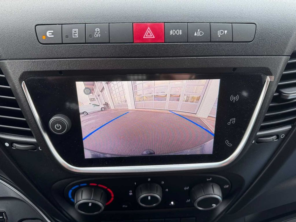 Uus Madelauto Iveco Daily 35S16 A8 Pritsche *7-Sitze*AHK*Automatik* Iveco Daily 35S16 A8 Pritsche *7-Sitze*AHK*Automatik*: pilt 12