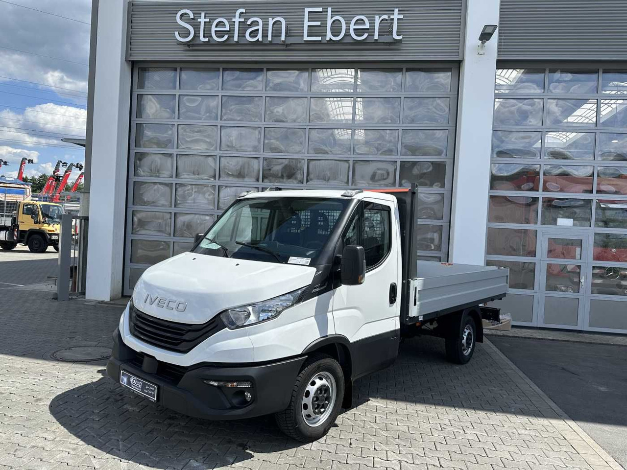 Iveco Daily 35S16 A8 Pritsche *R3.450mm*AHK*Automatik* - Madelauto: pilt 1 Iveco Daily 35S16 A8 Pritsche *R3.450mm*AHK*Automatik* - Madelauto: pilt 1