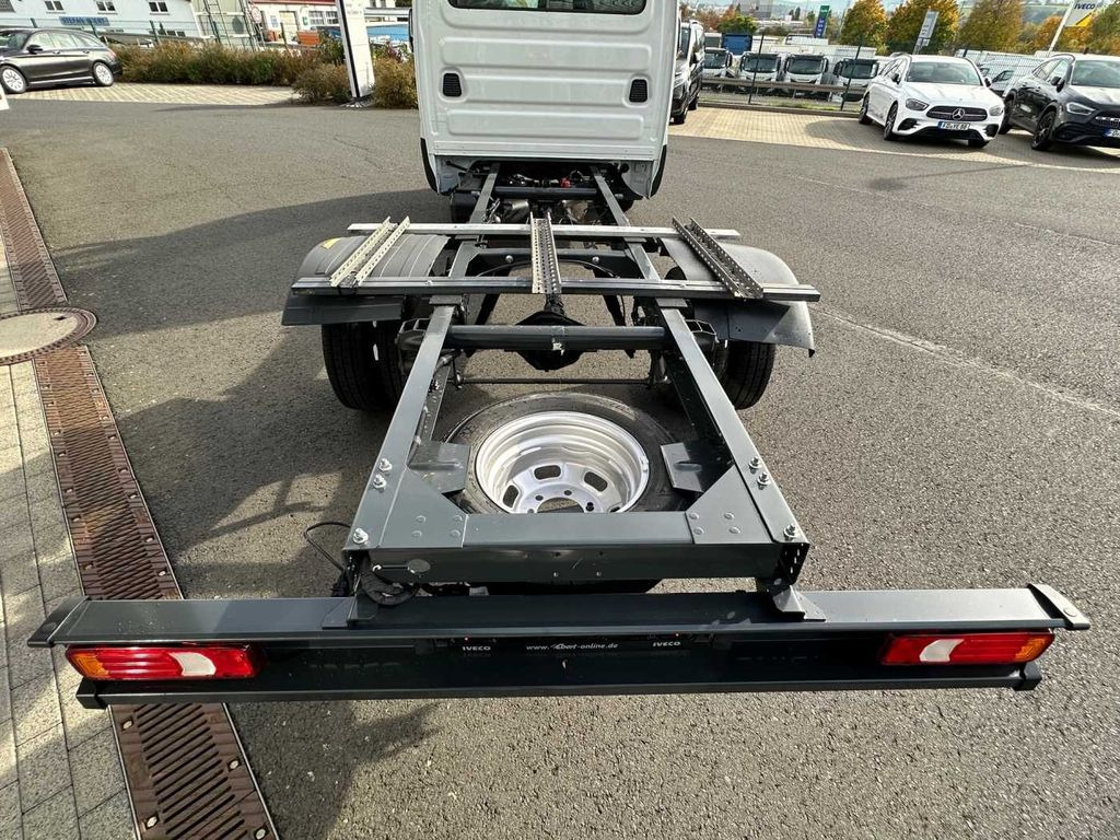 Iveco Daily 50C18 3.0L *R3750mm*Navi*Klima* 3x - Kabiinišassiiga veoauto: pilt 5 Iveco Daily 50C18 3.0L *R3750mm*Navi*Klima* 3x - Kabiinišassiiga veoauto: pilt 5