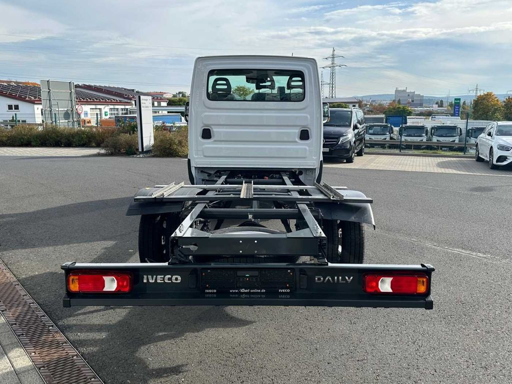 Iveco Daily 50C18 3.0L *R3750mm*Navi*Klima* 3x - Kabiinišassiiga veoauto: pilt 4 Iveco Daily 50C18 3.0L *R3750mm*Navi*Klima* 3x - Kabiinišassiiga veoauto: pilt 4