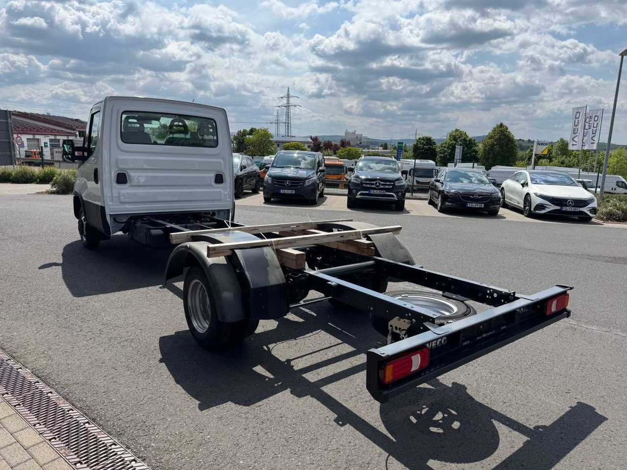 Iveco Daily 50C18 HA8 3.0L *R4.350mm*Klima*Automatik* - Kabiinišassiiga veoauto: pilt 4 Iveco Daily 50C18 HA8 3.0L *R4.350mm*Klima*Automatik* - Kabiinišassiiga veoauto: pilt 4
