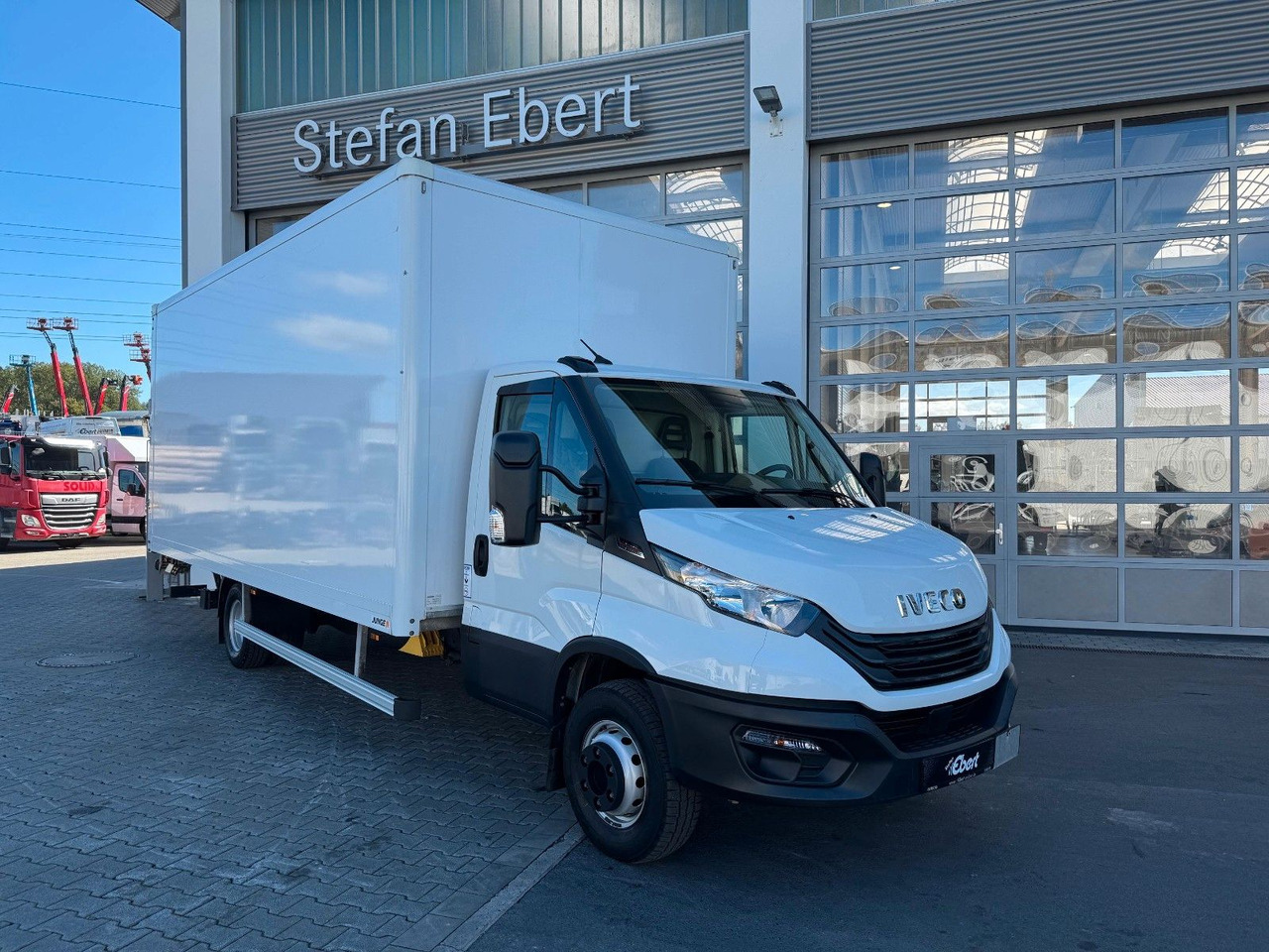 Iveco Daily 70C18 A8 *Koffer*LBW*Automatik* - Tarbesõiduk furgoon: pilt 1 Iveco Daily 70C18 A8 *Koffer*LBW*Automatik* - Tarbesõiduk furgoon: pilt 1