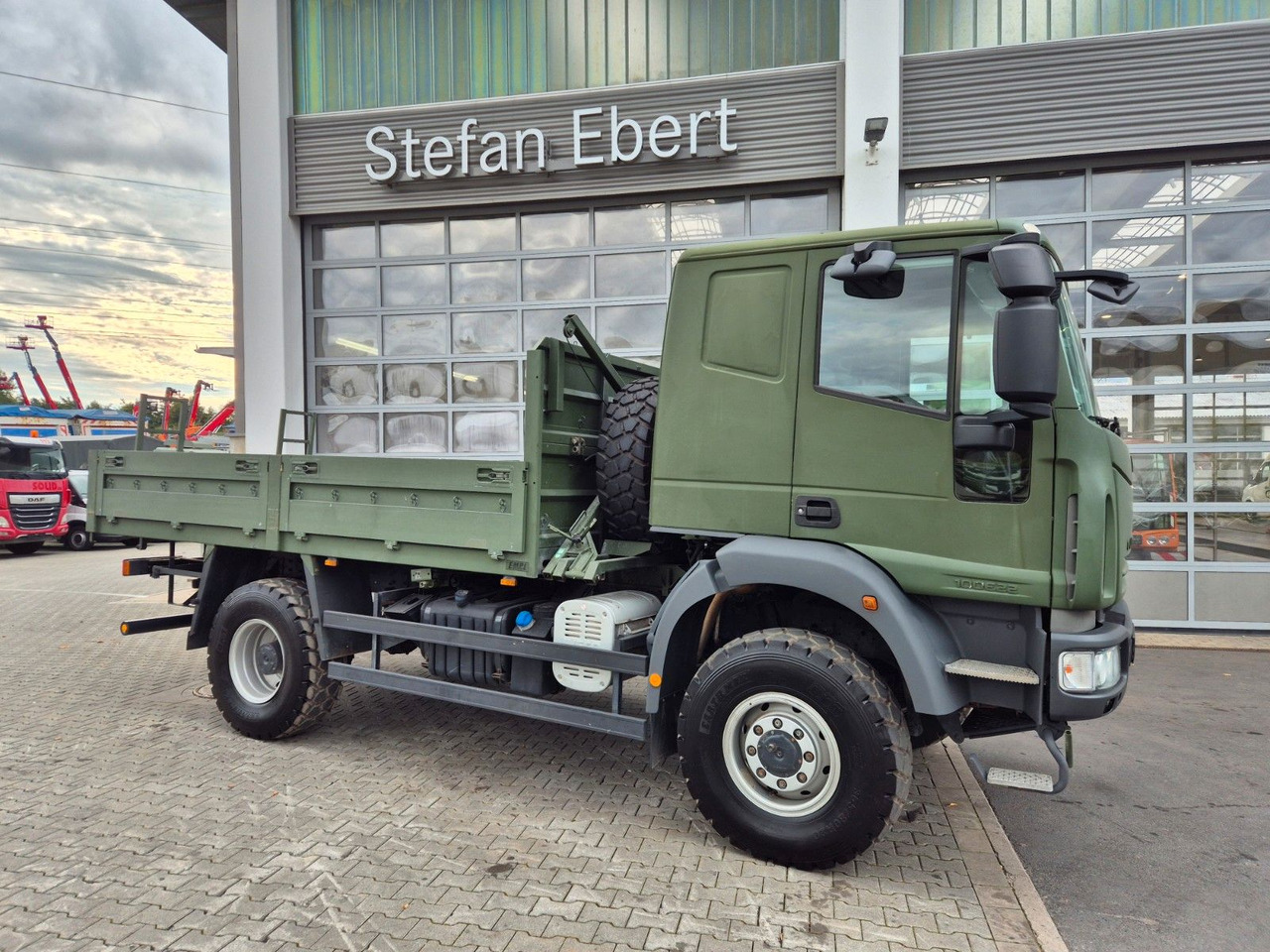 Iveco Eurocargo ML100E22WM-BW 4x4 Pritsche L-Haus Bett - Madelveok/ Platvormveok: pilt 4 Iveco Eurocargo ML100E22WM-BW 4x4 Pritsche L-Haus Bett - Madelveok/ Platvormveok: pilt 4