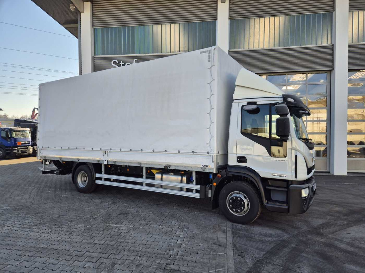 Iveco Eurocargo ML160E28/P LBW Bär Schiebeplane AHK - Tent veoauto: pilt 4 Iveco Eurocargo ML160E28/P LBW Bär Schiebeplane AHK - Tent veoauto: pilt 4