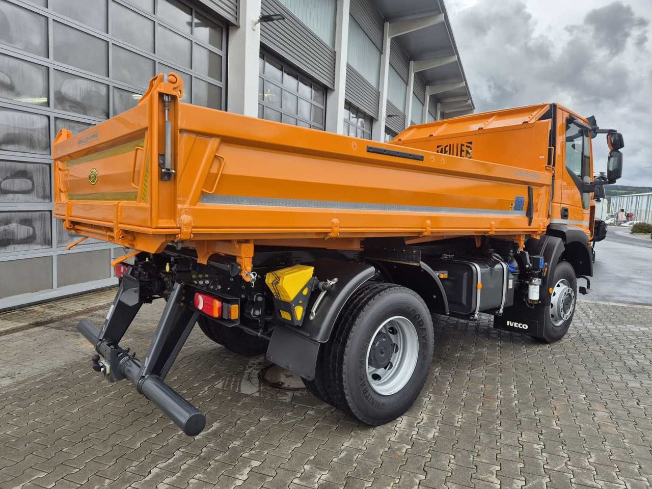Kallurauto Iveco ML150E28W 4x4 Meiller Dreiseitenkipper 2xAHK: pilt 8