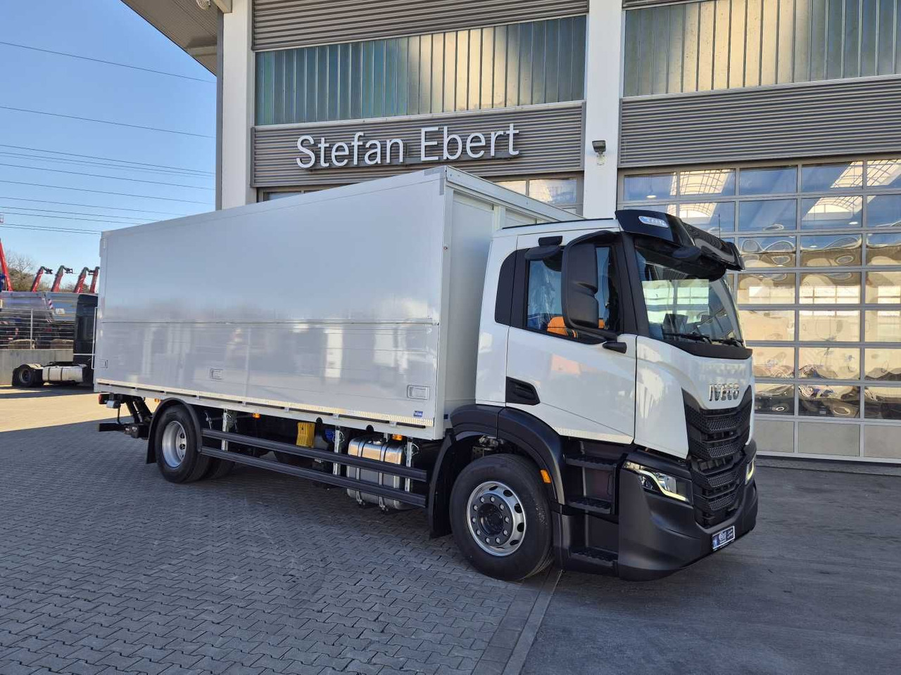 Iveco S-Way AD190S40/FP Böse Schwenkwand LBW 2x AHK - Joogiveok: pilt 2 Iveco S-Way AD190S40/FP Böse Schwenkwand LBW 2x AHK - Joogiveok: pilt 2