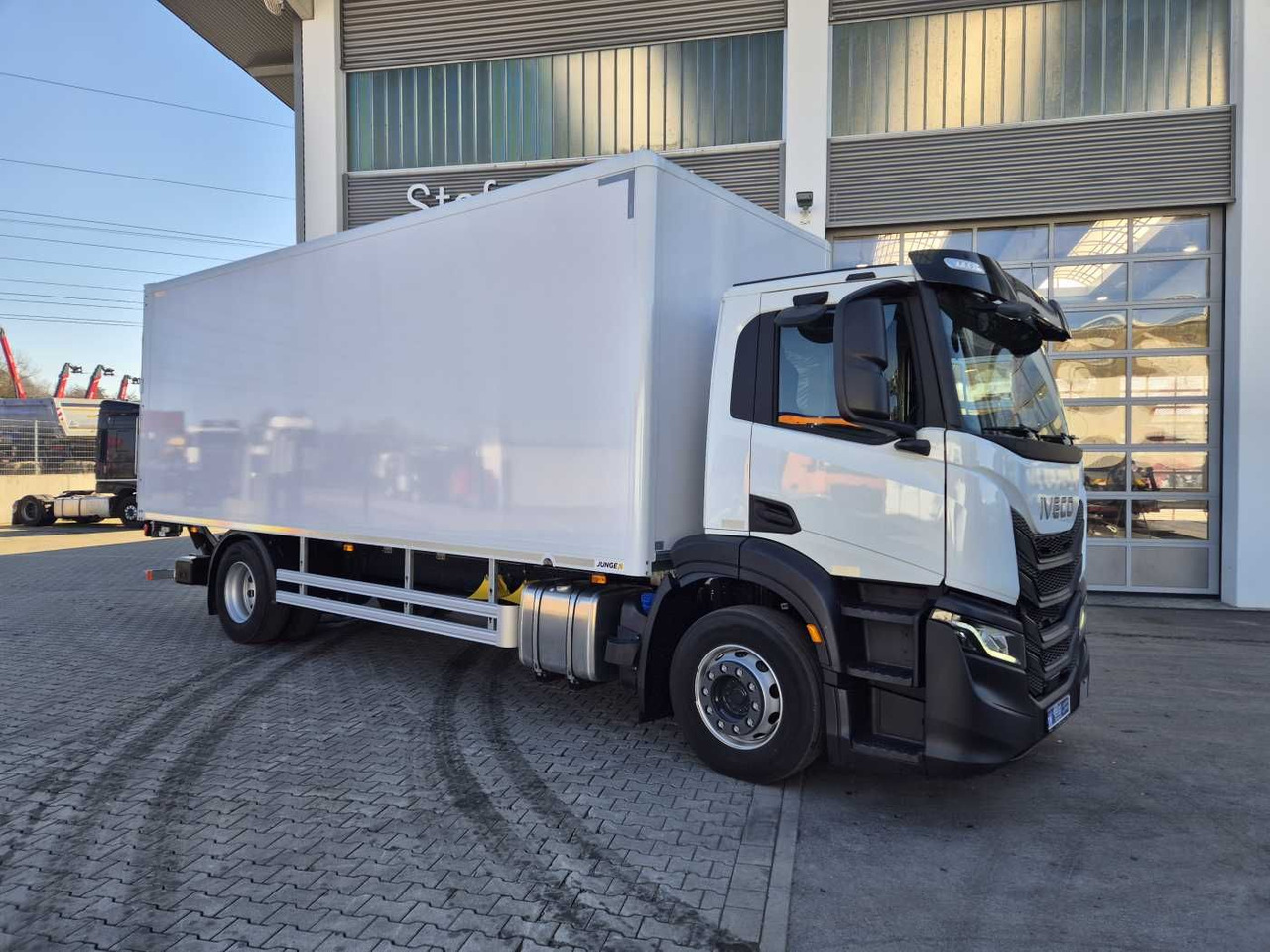 Iveco S-Way AD190S40/P Junge AHK LBW 2.000kg - Kasti veoauto: pilt 4 Iveco S-Way AD190S40/P Junge AHK LBW 2.000kg - Kasti veoauto: pilt 4
