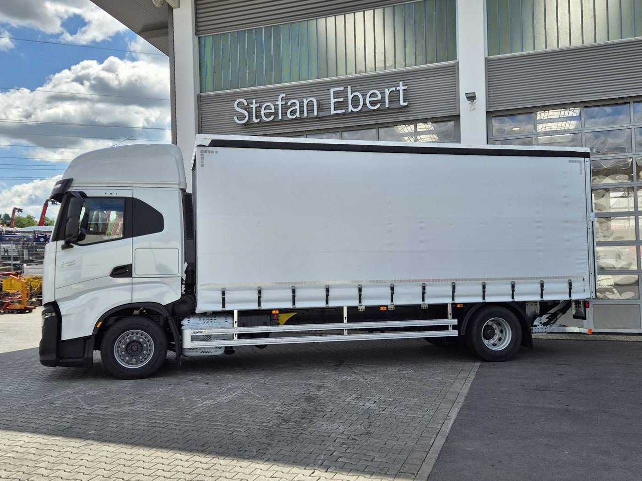 Iveco S-Way AS190S42/P Schiebeplanen LBW 2.000kg AHK - Tent veoauto: pilt 3 Iveco S-Way AS190S42/P Schiebeplanen LBW 2.000kg AHK - Tent veoauto: pilt 3