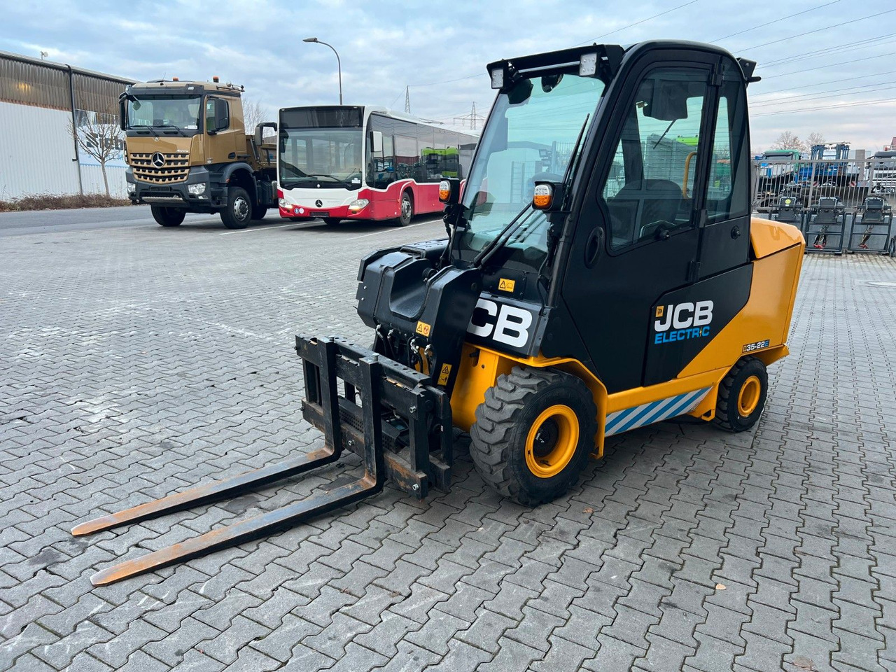 Teleskooplaadur JCB TLT 35-22E Teletruck / nur 131h! / 2022 / SS: pilt 10 Teleskooplaadur JCB TLT 35-22E Teletruck / nur 131h! / 2022 / SS: pilt 10