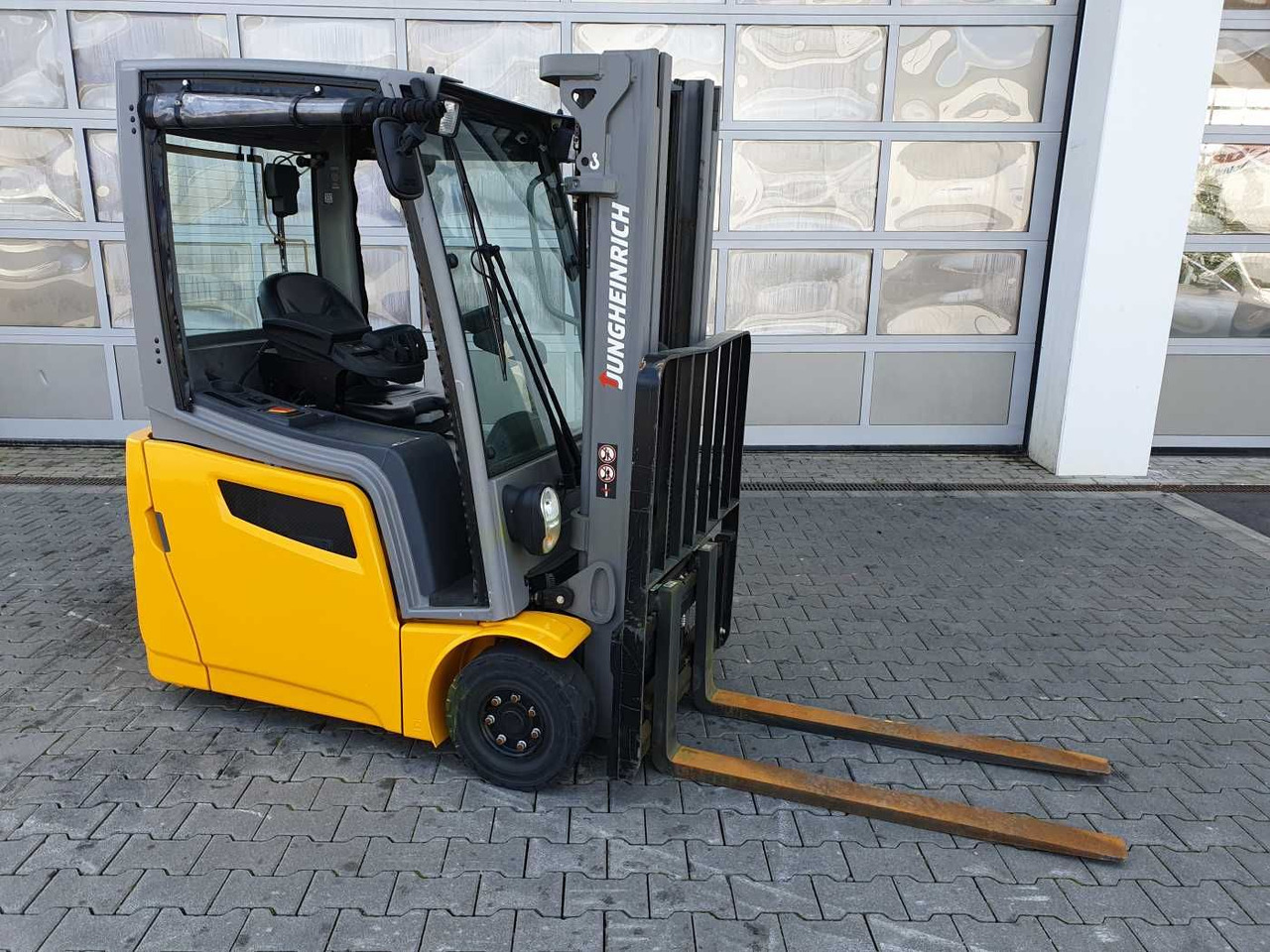 Jungheinrich EFG 215 / Triplex: 4.25m! / SS / nur 3.488h! - Elektritõstuk: pilt 2 Jungheinrich EFG 215 / Triplex: 4.25m! / SS / nur 3.488h! - Elektritõstuk: pilt 2