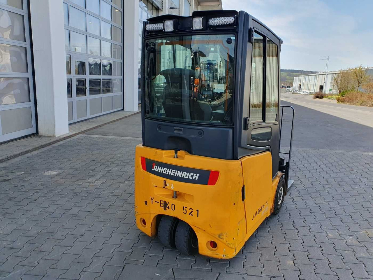 Jungheinrich EFG 215 / Triplex: 4.35m! / SS / nur 2.054h! - Elektritõstuk: pilt 4 Jungheinrich EFG 215 / Triplex: 4.35m! / SS / nur 2.054h! - Elektritõstuk: pilt 4