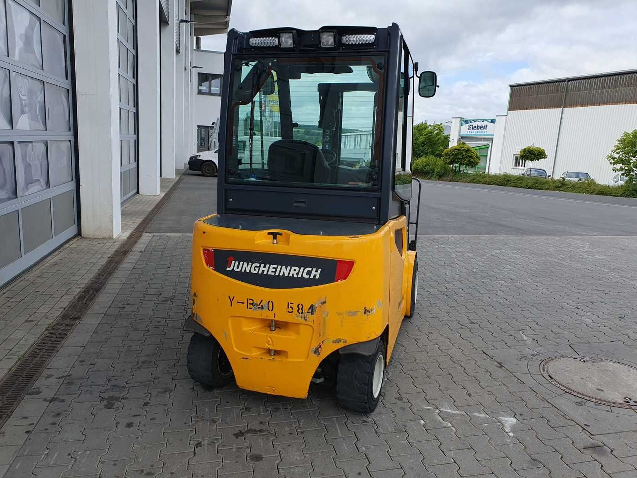 Jungheinrich EFG S30 / Triplex: 4.40m! / SS / nur 1.674h! - Elektritõstuk: pilt 4 Jungheinrich EFG S30 / Triplex: 4.40m! / SS / nur 1.674h! - Elektritõstuk: pilt 4