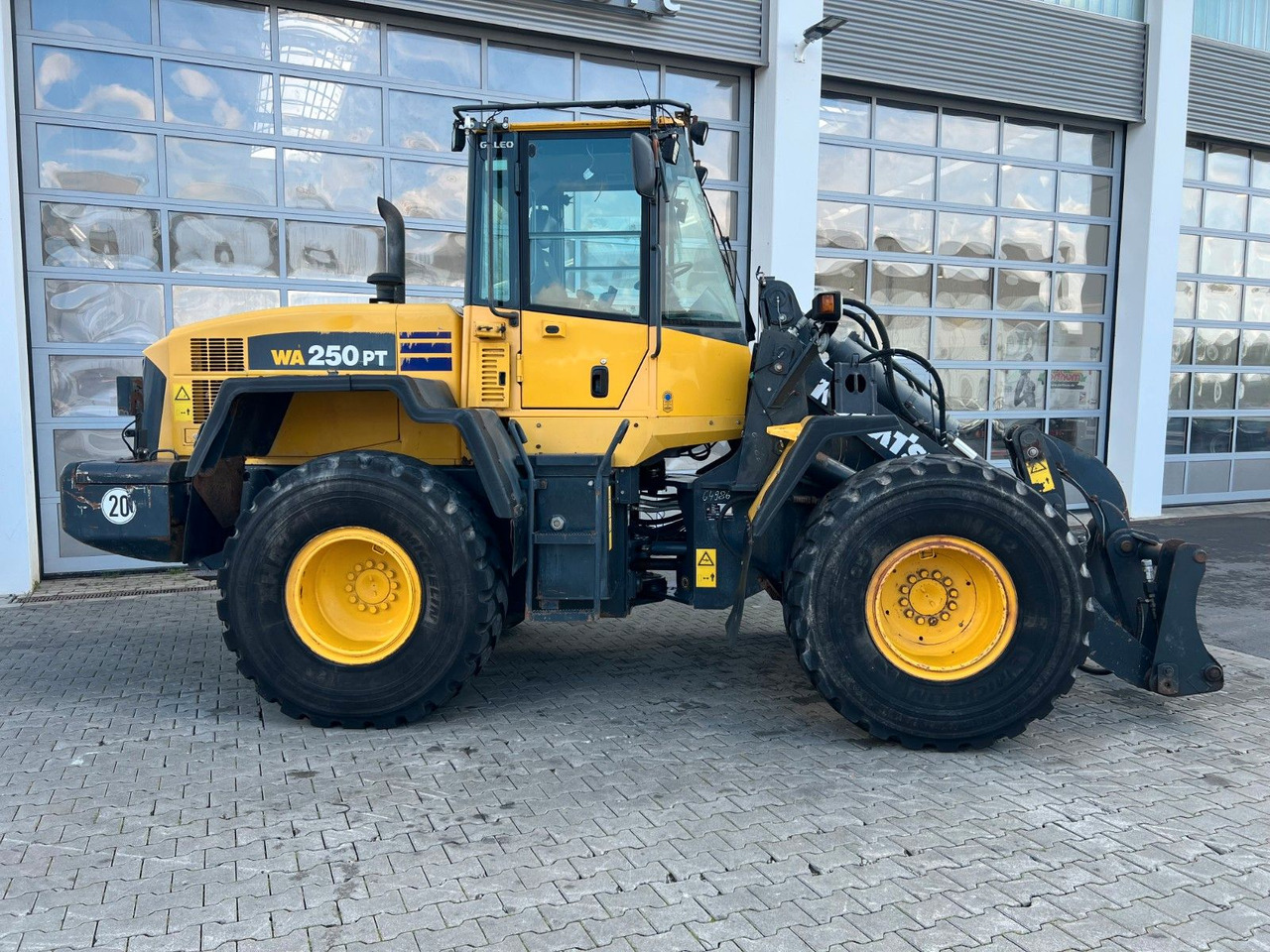 Komatsu WA 250 PT - 5H / 12.390h / - Rataslaadur: pilt 3 Komatsu WA 250 PT - 5H / 12.390h / - Rataslaadur: pilt 3