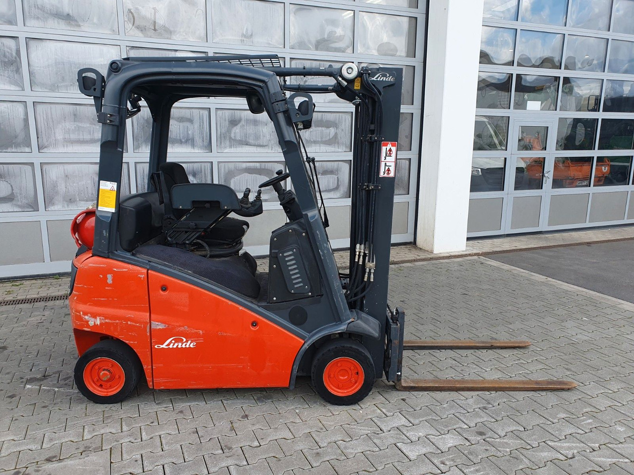 Linde H16 T-01 / 4,6m / nur: 3.260h / Gas / SS - Kahveltõstuk: pilt 2 Linde H16 T-01 / 4,6m / nur: 3.260h / Gas / SS - Kahveltõstuk: pilt 2