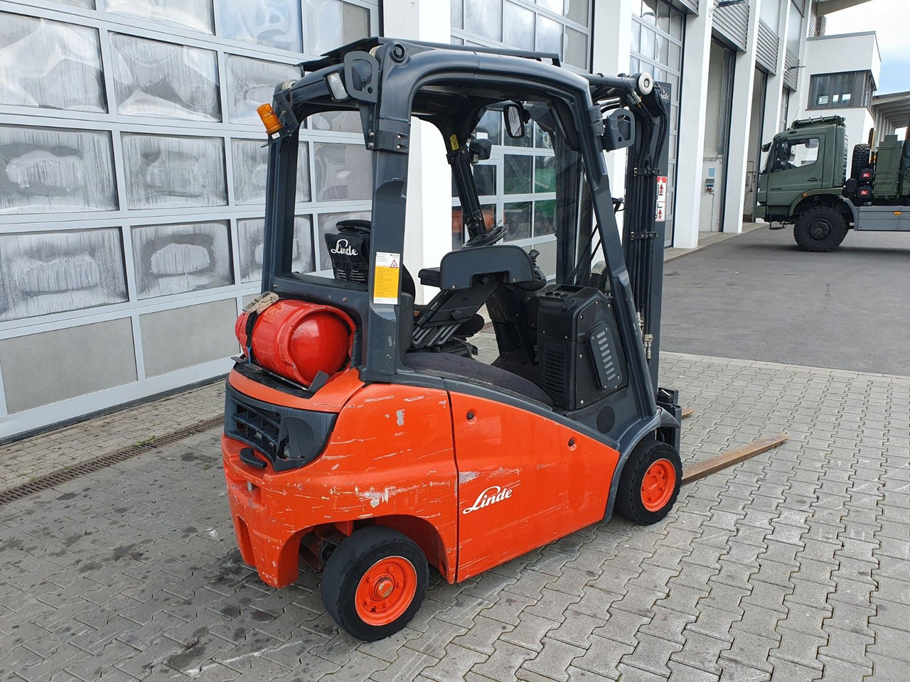 Linde H16 T-01 / 4,6m / nur: 3.260h / Gas / SS - Kahveltõstuk: pilt 3 Linde H16 T-01 / 4,6m / nur: 3.260h / Gas / SS - Kahveltõstuk: pilt 3