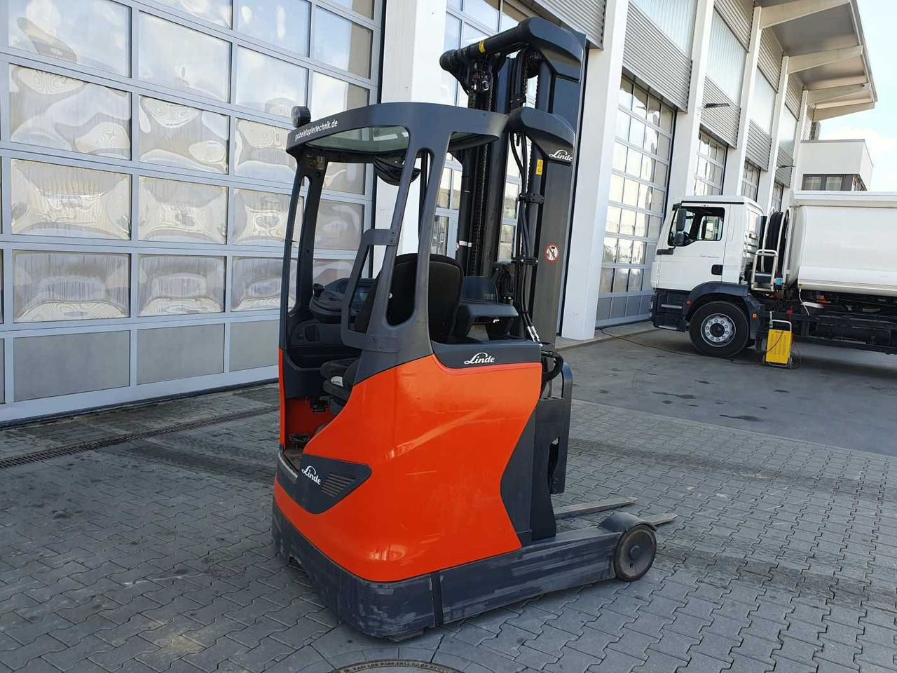 Linde R12B-01 / nur 2.394h! / Hubhöhe: 6m / 2015 - Lükandmastiga tõstuk: pilt 4 Linde R12B-01 / nur 2.394h! / Hubhöhe: 6m / 2015 - Lükandmastiga tõstuk: pilt 4