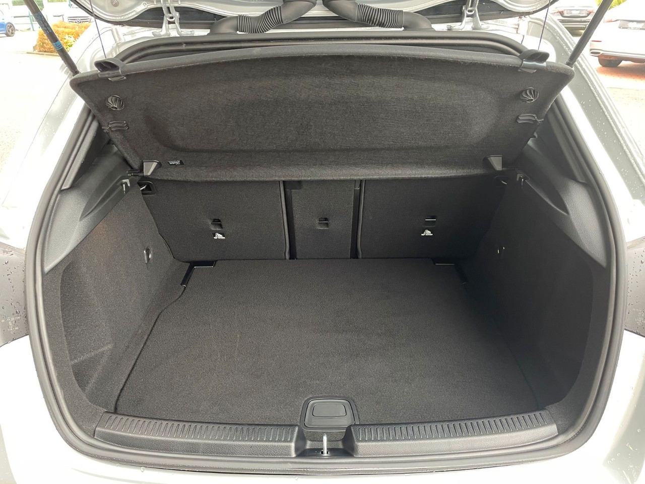 Mercedes-Benz A 200 Progressive Ambiente+R-Kamera+ - Sedaan: pilt 5 Mercedes-Benz A 200 Progressive Ambiente+R-Kamera+ - Sedaan: pilt 5