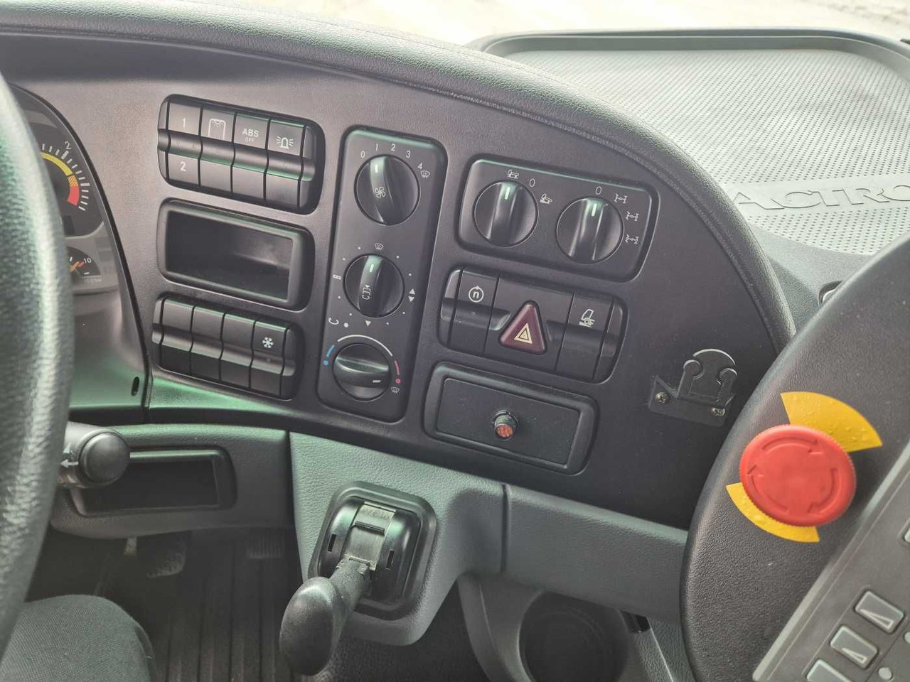 Tänavapühkimismasin Mercedes-Benz Actros 2032 A 4x4 Bucher STKF 9500 Airport 30x: pilt 13