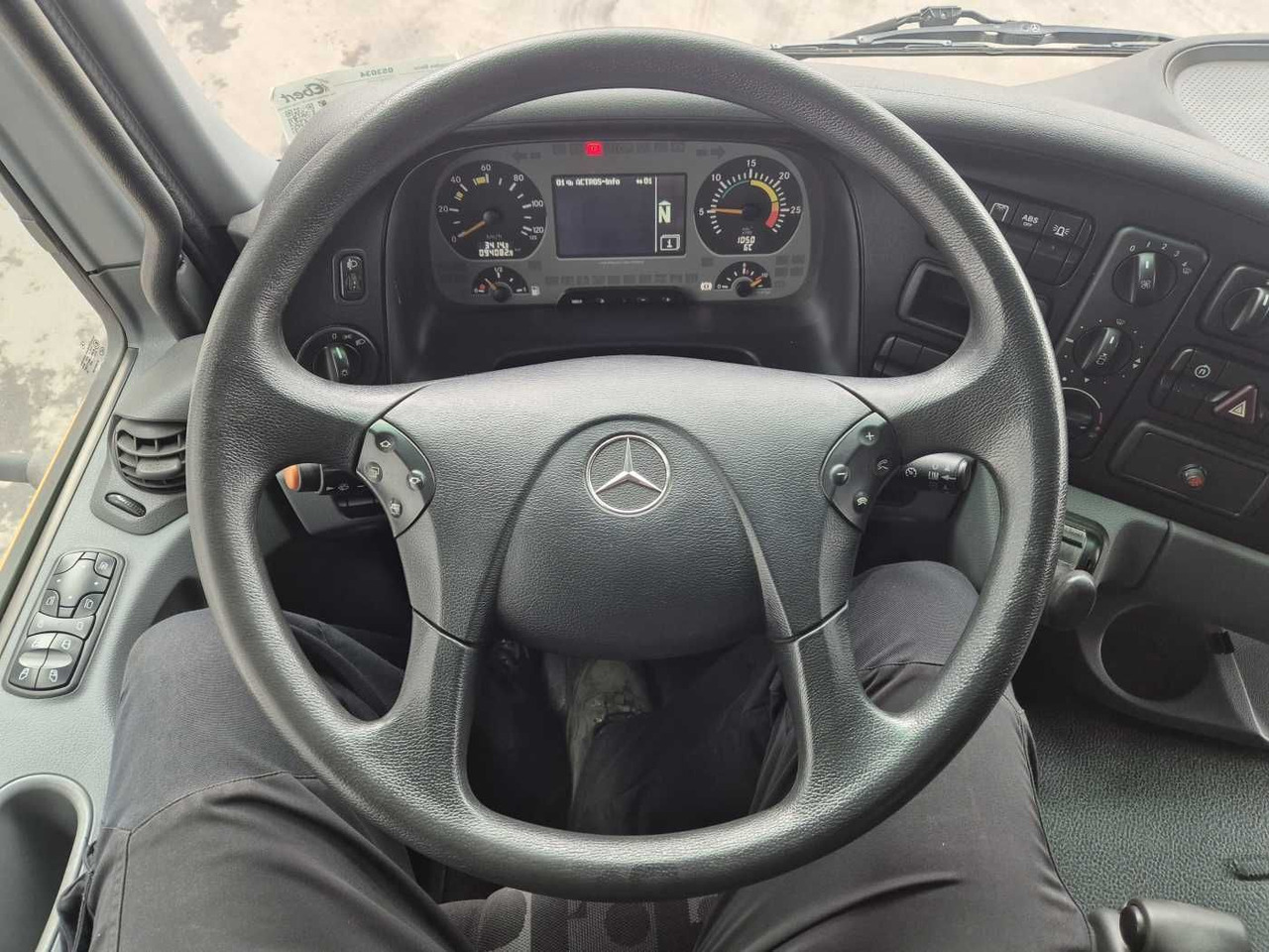 Tänavapühkimismasin Mercedes-Benz Actros 2032 A 4x4 Bucher STKF 9500 Airport 30x: pilt 12