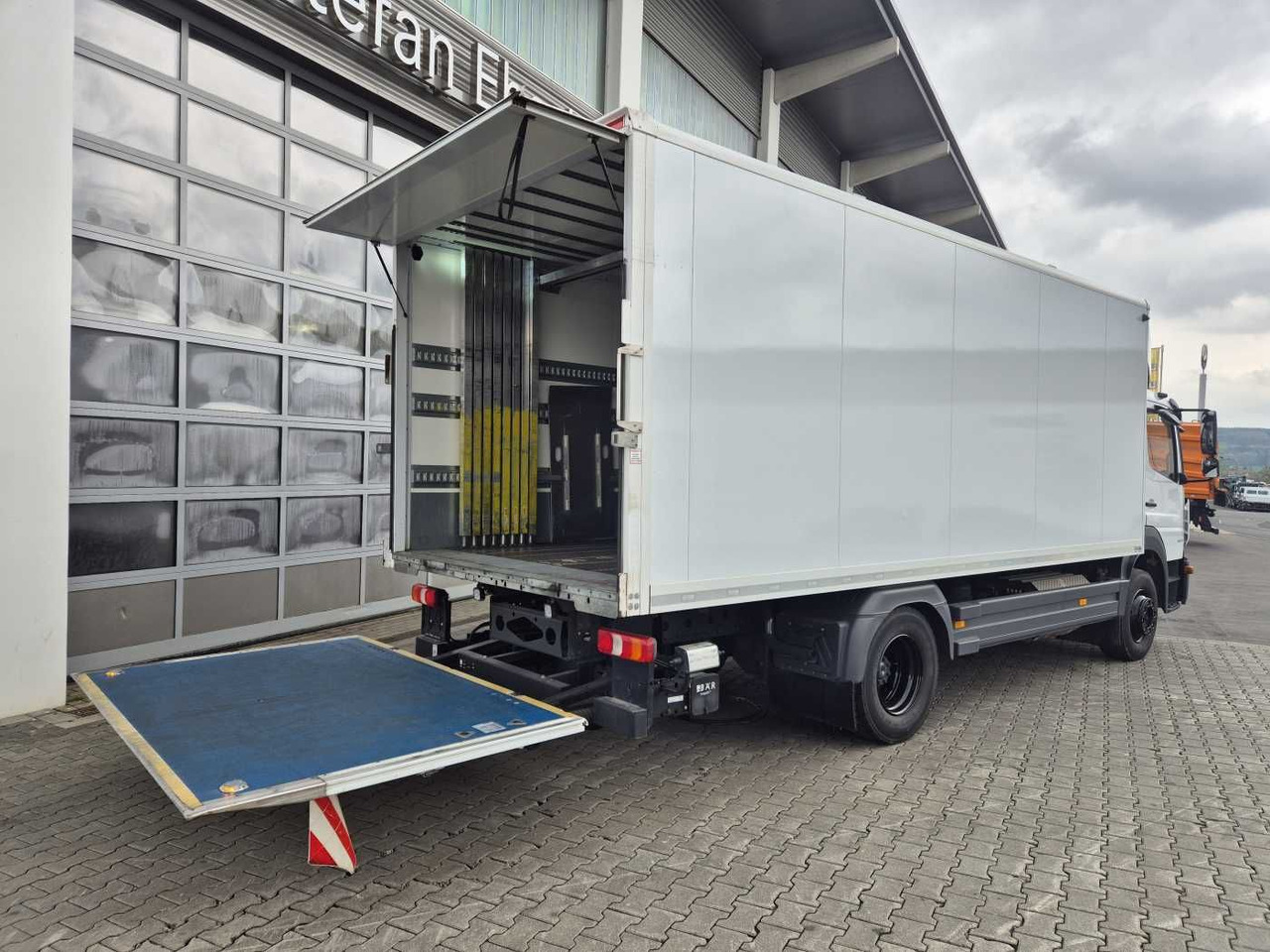 Kasti veoauto Mercedes-Benz Atego 1524 L LBW 1.500kg Klima Standheizung: pilt 9