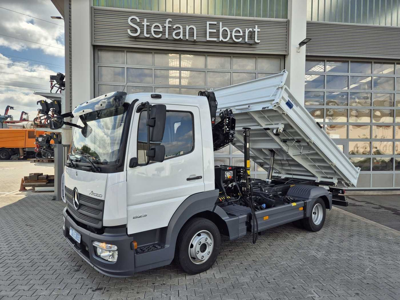 Mercedes-Benz Atego 823 KK Kipper+Kran+Funk+Greifersteuerung - Tarbesõiduk kallur: pilt 1 Mercedes-Benz Atego 823 KK Kipper+Kran+Funk+Greifersteuerung - Tarbesõiduk kallur: pilt 1