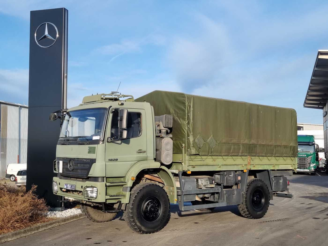 Mercedes-Benz Axor 1829 A 4x4 Pritsche/Plane 10 Stück - Madelveok/ Platvormveok: pilt 3 Mercedes-Benz Axor 1829 A 4x4 Pritsche/Plane 10 Stück - Madelveok/ Platvormveok: pilt 3