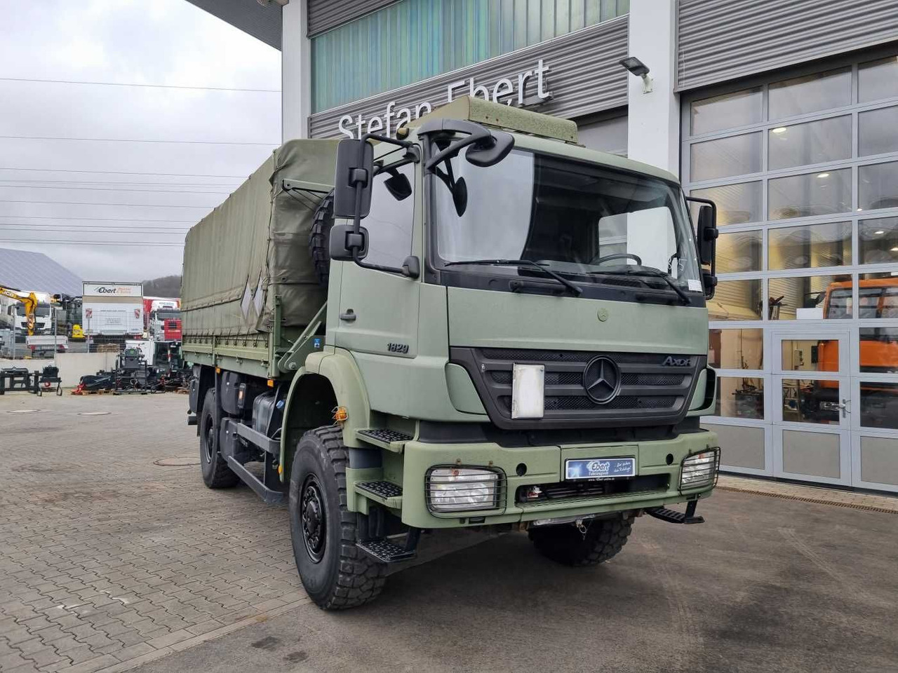 Mercedes-Benz Axor 1829 A 4x4 Pritsche/Plane 10 Stück - Madelveok/ Platvormveok: pilt 3 Mercedes-Benz Axor 1829 A 4x4 Pritsche/Plane 10 Stück - Madelveok/ Platvormveok: pilt 3