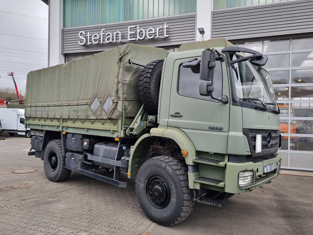 Mercedes-Benz Axor 1829 A 4x4 Pritsche/Plane 10 Stück - Tent veoauto: pilt 5 Mercedes-Benz Axor 1829 A 4x4 Pritsche/Plane 10 Stück - Tent veoauto: pilt 5