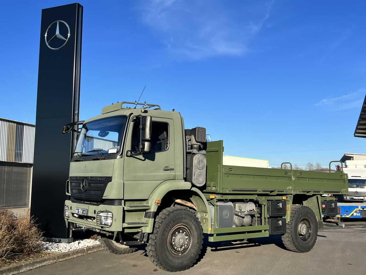 Mercedes-Benz Axor 1829 A 4x4 Pritsche - Madelveok/ Platvormveok: pilt 1 Mercedes-Benz Axor 1829 A 4x4 Pritsche - Madelveok/ Platvormveok: pilt 1