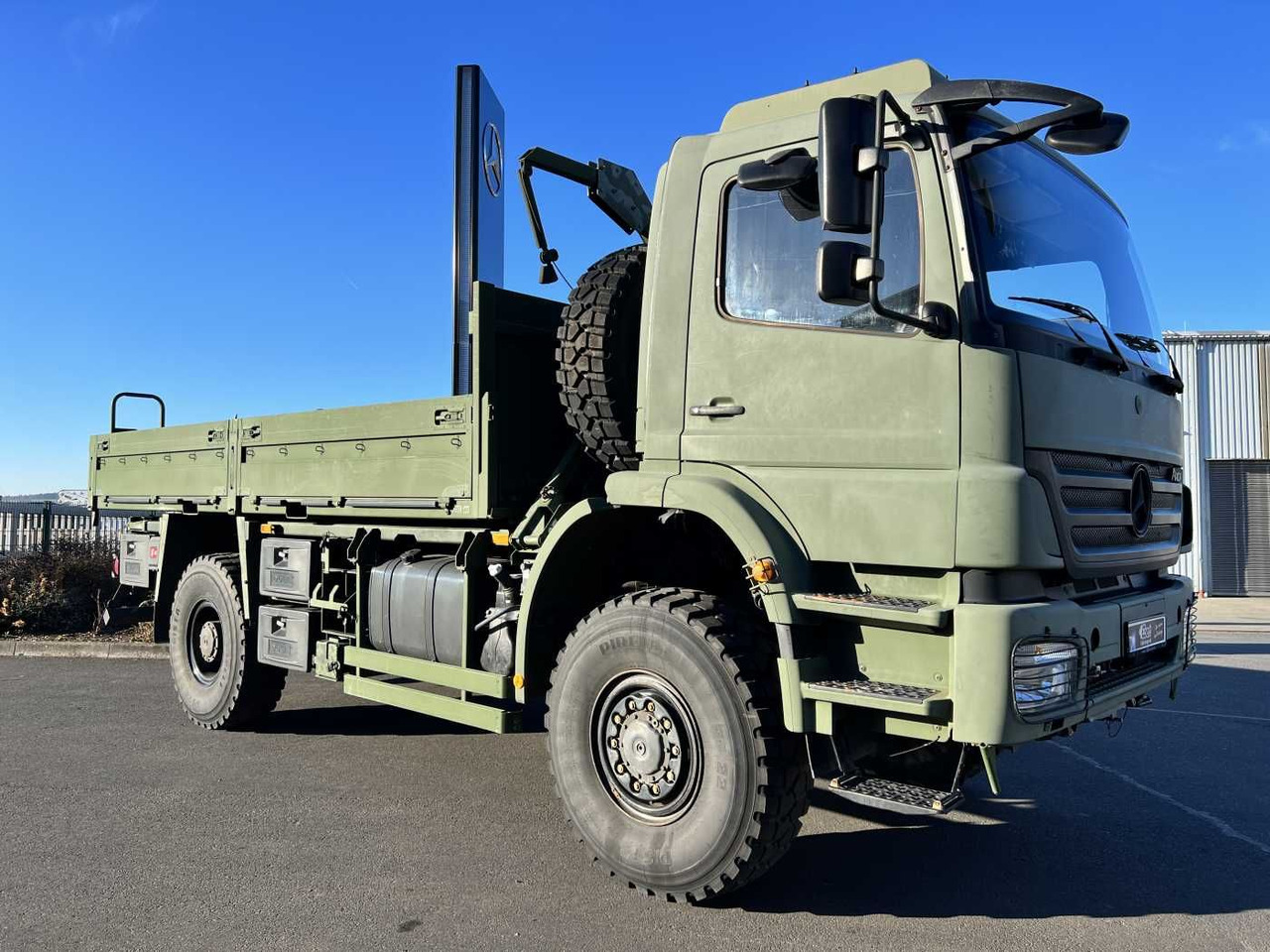 Mercedes-Benz Axor 1829 A 4x4 Pritsche - Madelveok/ Platvormveok: pilt 3 Mercedes-Benz Axor 1829 A 4x4 Pritsche - Madelveok/ Platvormveok: pilt 3