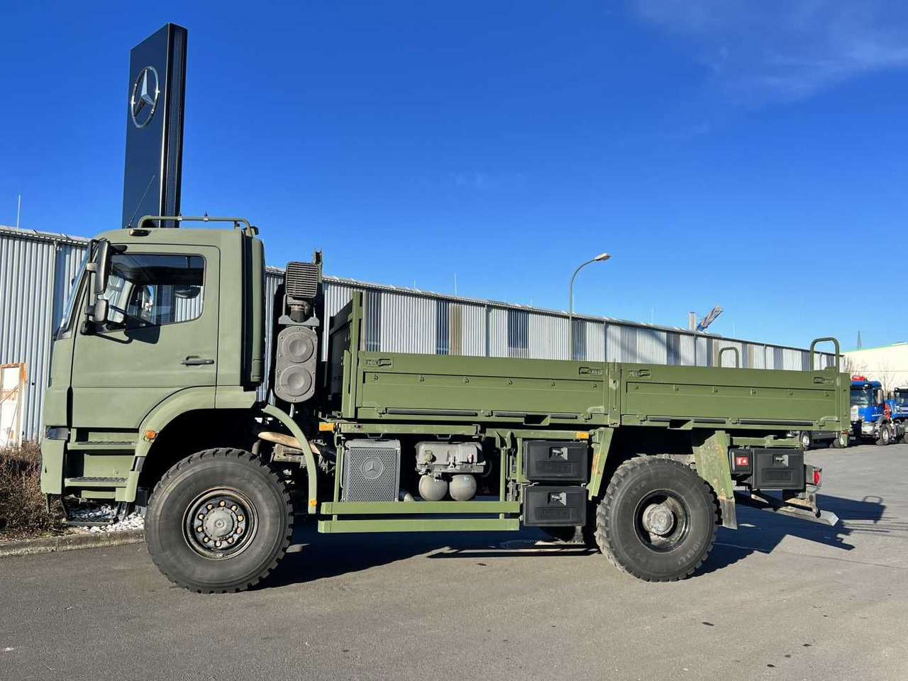 Mercedes-Benz Axor 1829 A 4x4 Pritsche - Madelveok/ Platvormveok: pilt 4 Mercedes-Benz Axor 1829 A 4x4 Pritsche - Madelveok/ Platvormveok: pilt 4
