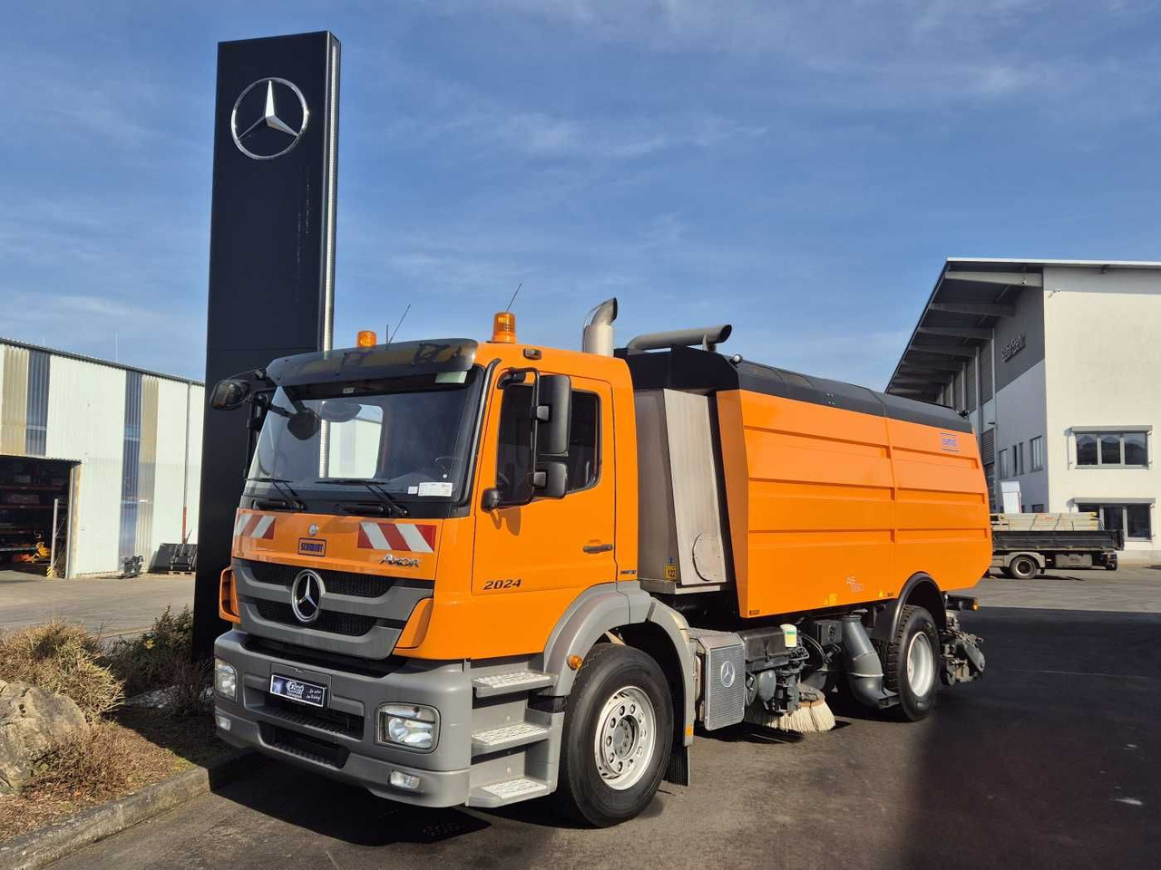 Mercedes-Benz Axor 2024 L Schmidt Airportsweeper AS 990 - Tänavapühkimismasin: pilt 1 Mercedes-Benz Axor 2024 L Schmidt Airportsweeper AS 990 - Tänavapühkimismasin: pilt 1