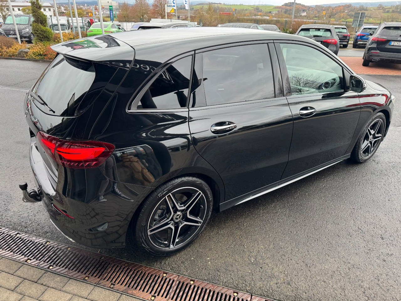 Mercedes-Benz B 200 AMG+AHK+Ambiente+RFK+MBUX+Night - Sedaan: pilt 3 Mercedes-Benz B 200 AMG+AHK+Ambiente+RFK+MBUX+Night - Sedaan: pilt 3