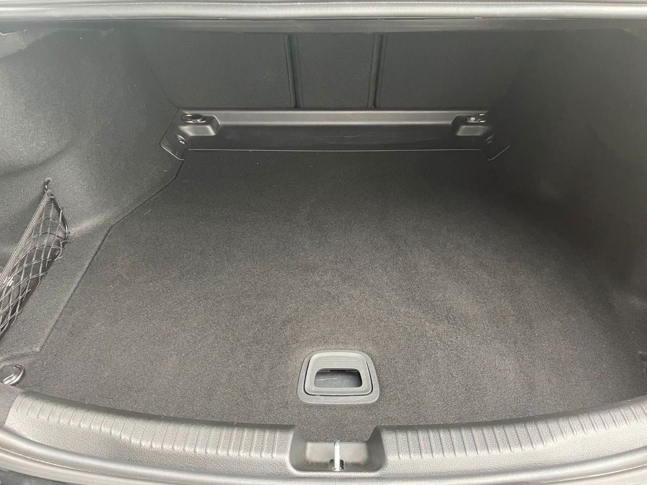 Mercedes-Benz C 200 d AVANTGARDE LED+AHK+R-Kamera+MBUX+ - Sedaan: pilt 5 Mercedes-Benz C 200 d AVANTGARDE LED+AHK+R-Kamera+MBUX+ - Sedaan: pilt 5