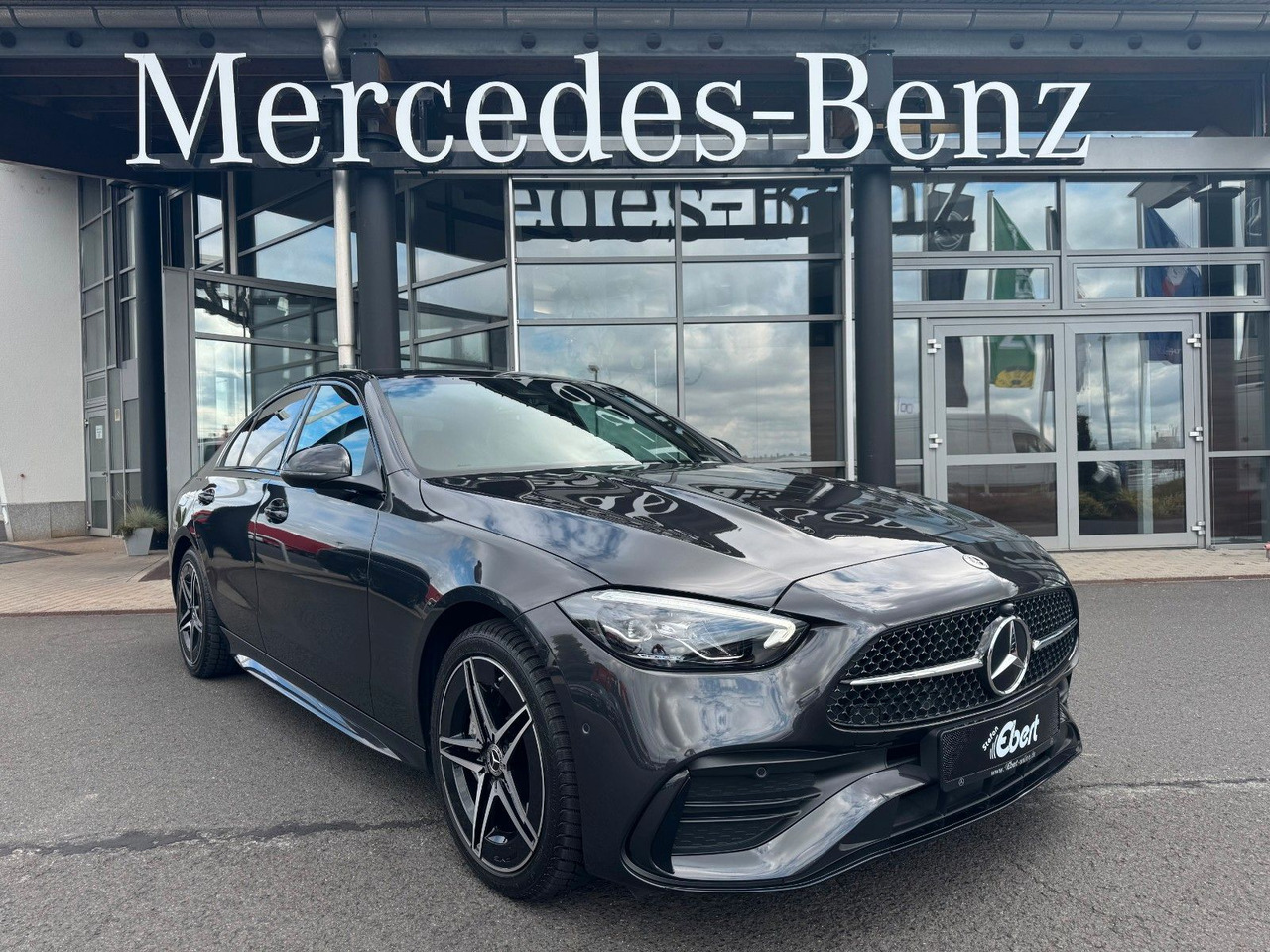 Mercedes-Benz C 400e 4M AMG+HUD+RFK+TotW+Ambiente+Night - Sedaan: pilt 2 Mercedes-Benz C 400e 4M AMG+HUD+RFK+TotW+Ambiente+Night - Sedaan: pilt 2