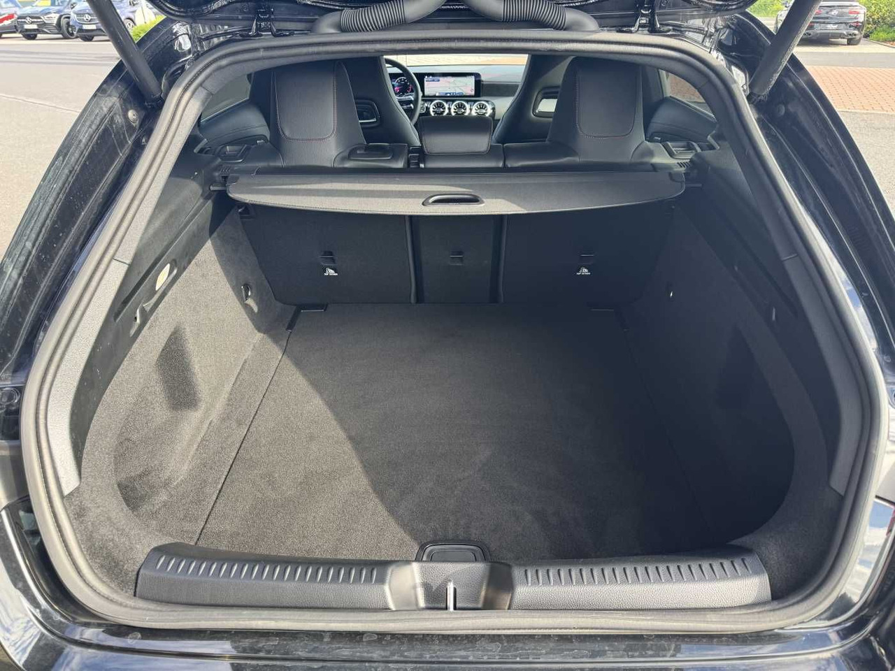 Auto Mercedes-Benz CLA 180 Shooting Brake+AMG+Distr+AHK+RFK+: pilt 8