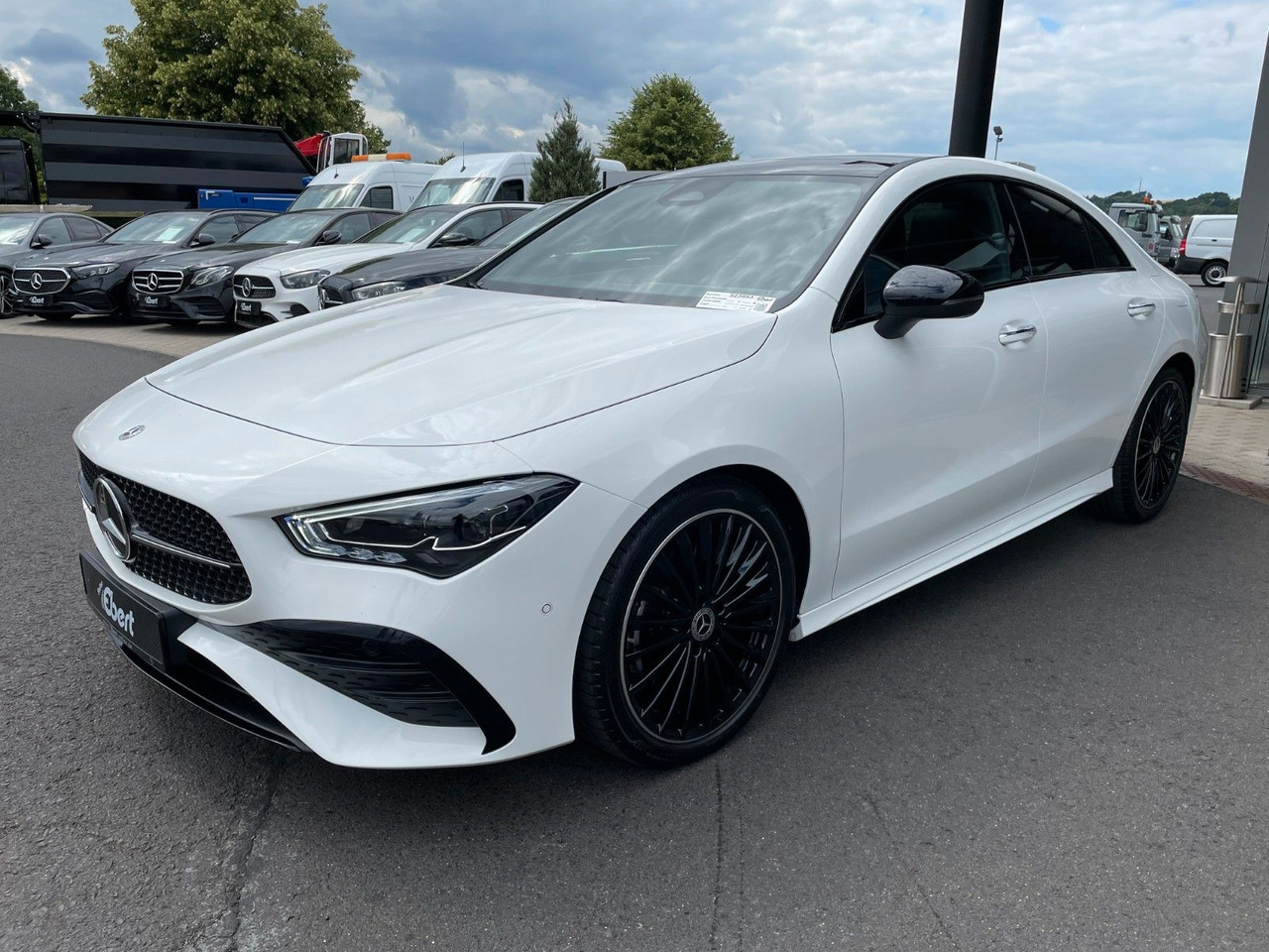 Mercedes-Benz CLA 200 AMG Pano+R-Kamera+19"+TOTW+DISTR+MULITBE - Kupee: pilt 2 Mercedes-Benz CLA 200 AMG Pano+R-Kamera+19"+TOTW+DISTR+MULITBE - Kupee: pilt 2