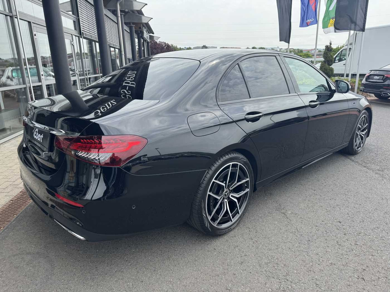 Mercedes-Benz E 220d AMG+Distr+Multibeam+Pano+ Ambiente+Night - Sedaan: pilt 4 Mercedes-Benz E 220d AMG+Distr+Multibeam+Pano+ Ambiente+Night - Sedaan: pilt 4