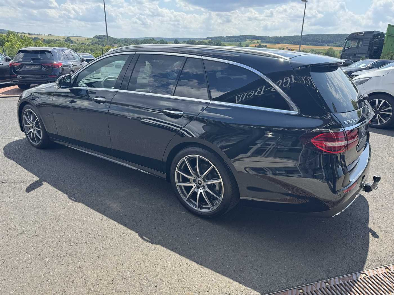 Mercedes-Benz E 220d AMG+Pano+Burm+Distr+Memory+AHK+360 - Universaal: pilt 3 Mercedes-Benz E 220d AMG+Pano+Burm+Distr+Memory+AHK+360 - Universaal: pilt 3