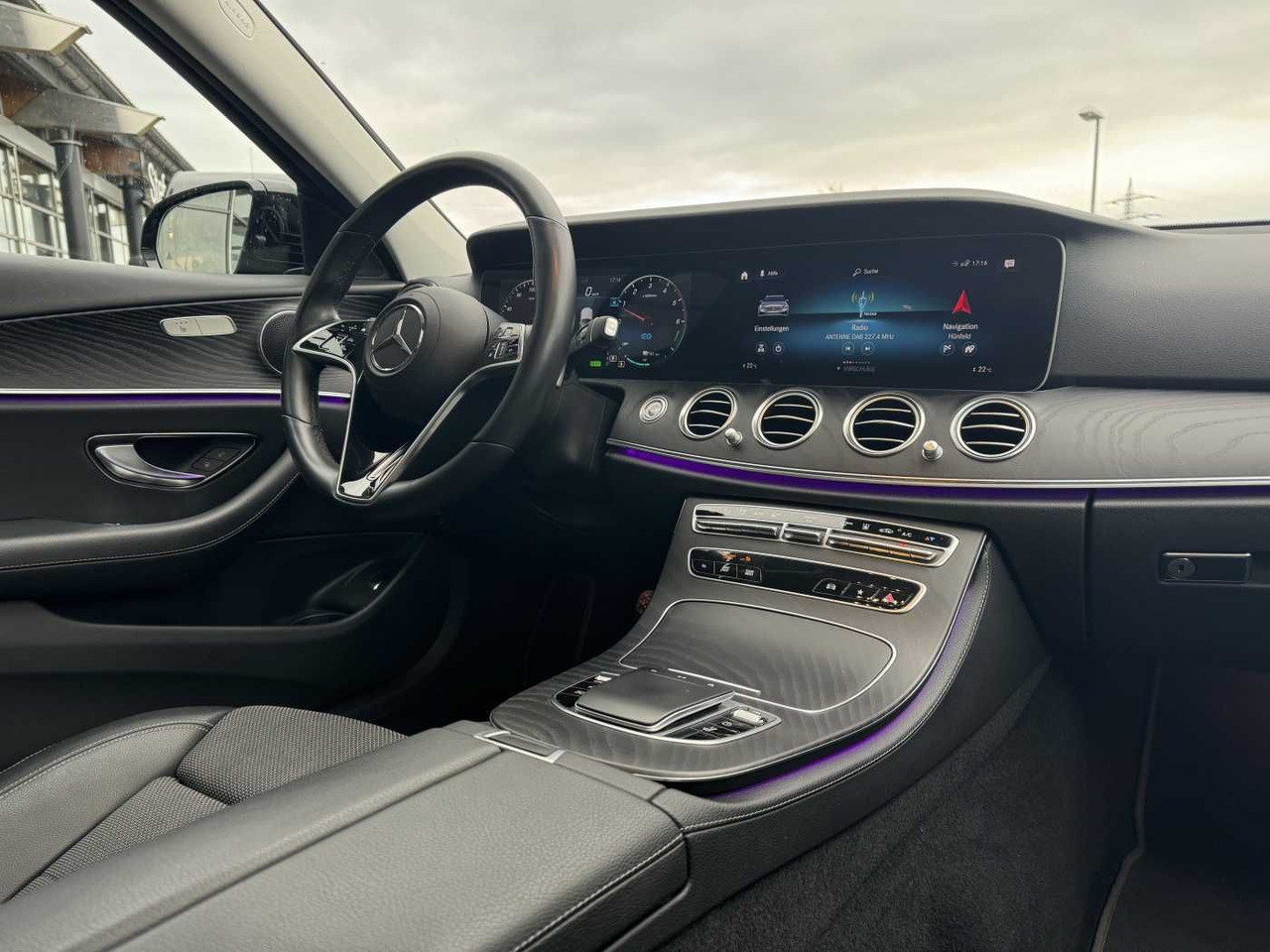 Auto Mercedes-Benz E 300de T AMG+Pano+DistrPlus+Night +AHK+360+Ambi: pilt 13