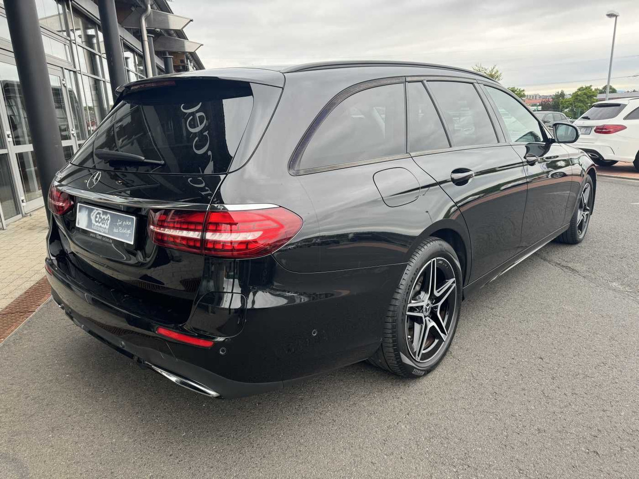 Mercedes-Benz E 300de T AMG+Pano+DistrPlus+Night +AHK+360+Ambi - Auto: pilt 4 Mercedes-Benz E 300de T AMG+Pano+DistrPlus+Night +AHK+360+Ambi - Auto: pilt 4