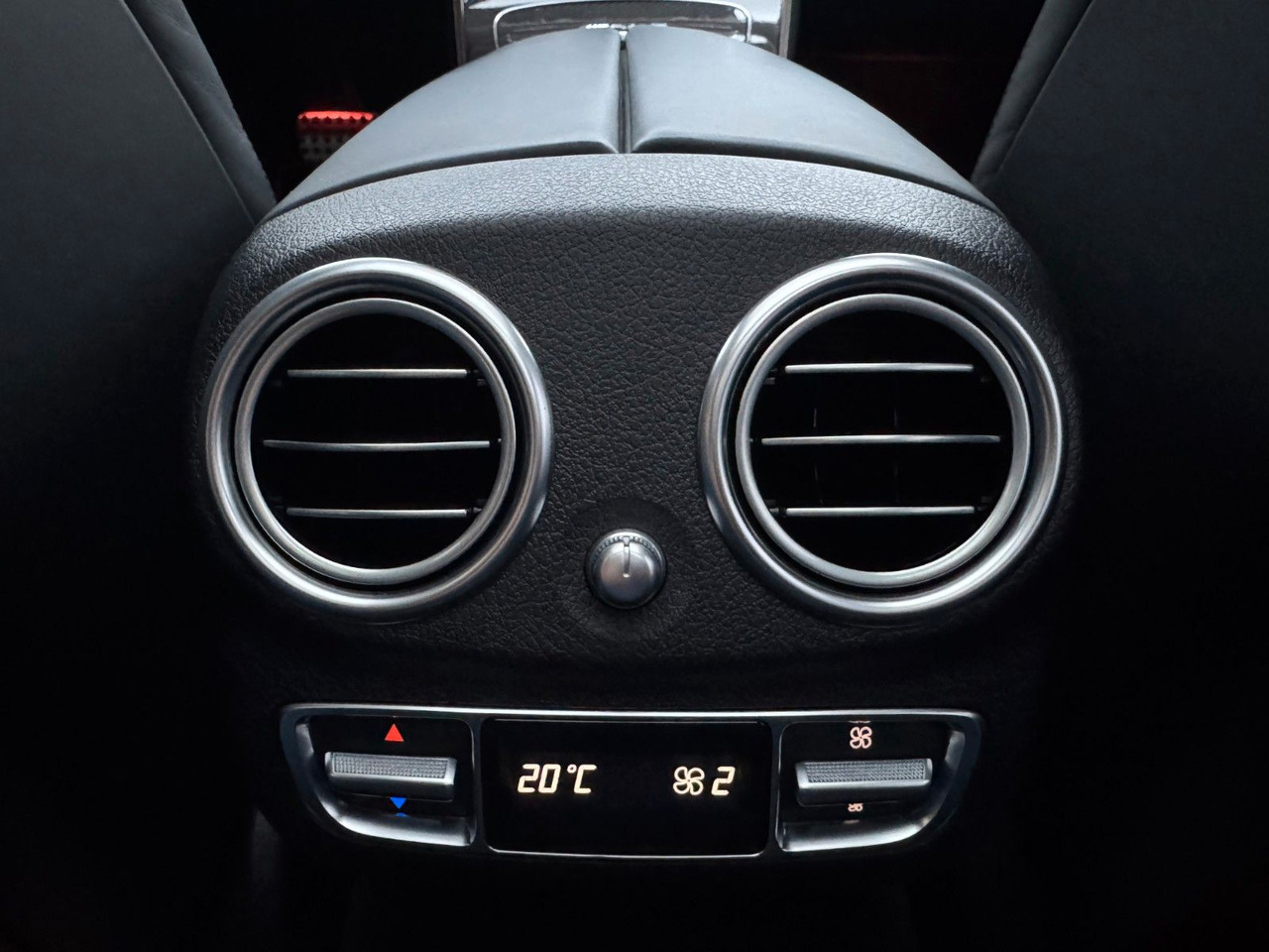 Mercedes-Benz E 63 AMG S FinalEd+Pano+Burm+STH+Memory+HUD liising Mercedes-Benz E 63 AMG S FinalEd+Pano+Burm+STH+Memory+HUD: pilt 17