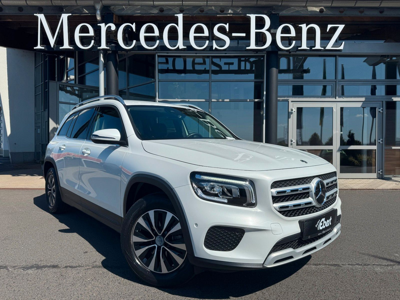 Mercedes-Benz GLB 180 Style+Distronic+RKamera+Vollleder - Maastur: pilt 1 Mercedes-Benz GLB 180 Style+Distronic+RKamera+Vollleder - Maastur: pilt 1