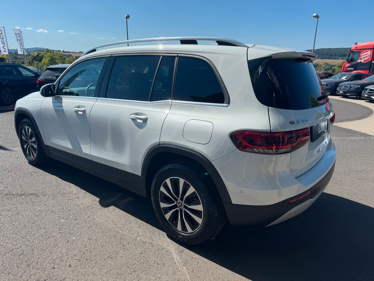 Mercedes-Benz GLB 180 Style+Distronic+RKamera+Vollleder - Maastur: pilt 3 Mercedes-Benz GLB 180 Style+Distronic+RKamera+Vollleder - Maastur: pilt 3