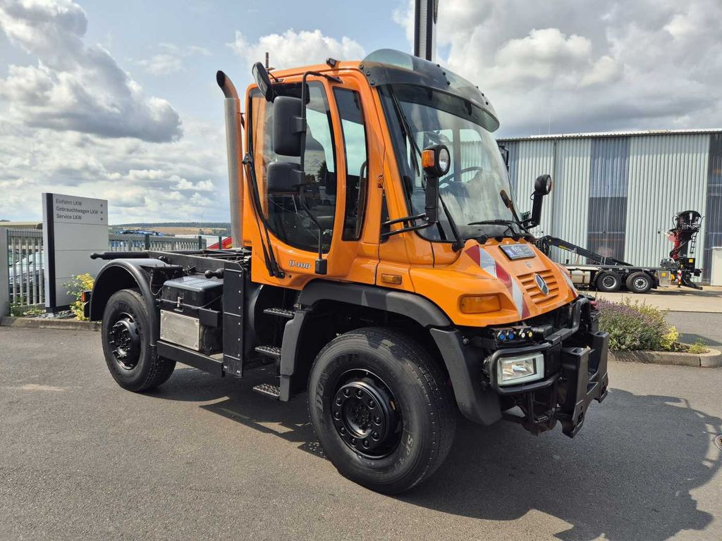 Mercedes-Benz Unimog U400 4x4 Vario Pilot Zapfwelle LOF - Kabiinišassiiga veoauto: pilt 3 Mercedes-Benz Unimog U400 4x4 Vario Pilot Zapfwelle LOF - Kabiinišassiiga veoauto: pilt 3