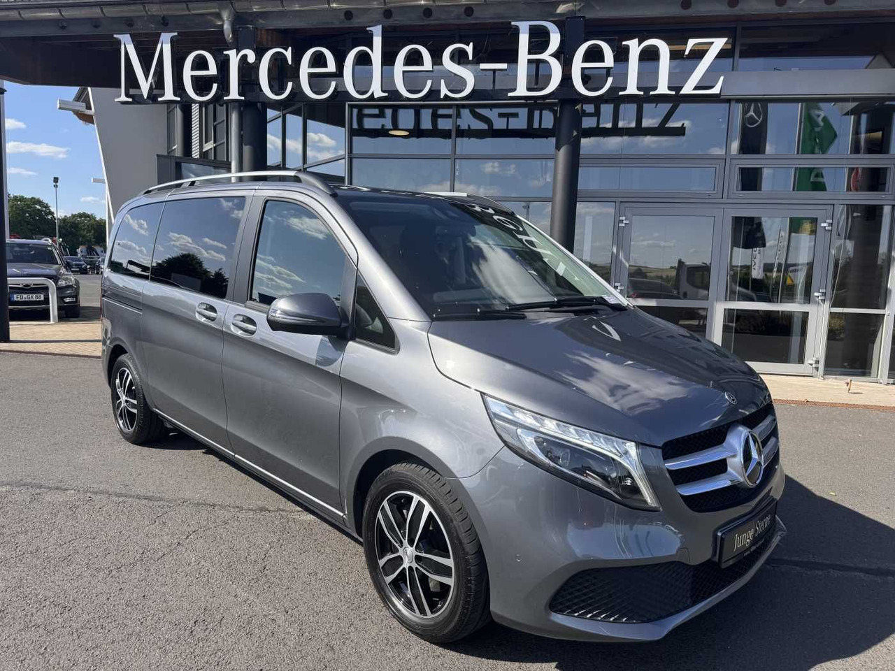 Mercedes-Benz V 220 d EDITION Liege-Paket AHK2,5 LED DAB MBUX - Auto: pilt 1 Mercedes-Benz V 220 d EDITION Liege-Paket AHK2,5 LED DAB MBUX - Auto: pilt 1