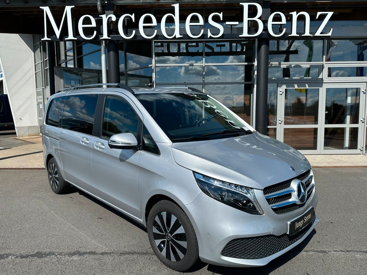 Mercedes-Benz V 250 EDITION 4MATIC Kompakt Liege-Paket AHK2,5t - Universaal: pilt 1 Mercedes-Benz V 250 EDITION 4MATIC Kompakt Liege-Paket AHK2,5t - Universaal: pilt 1