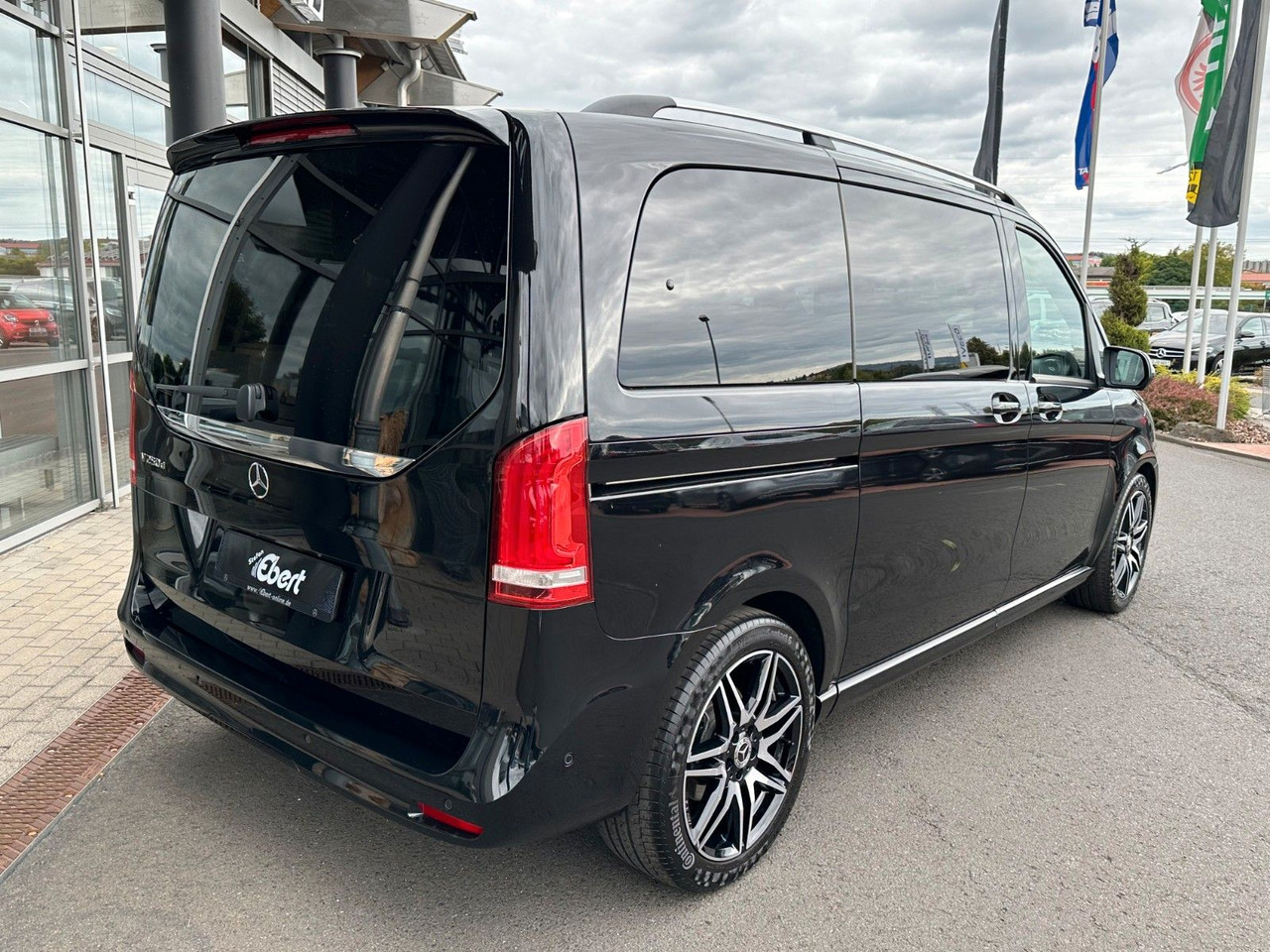 Mercedes-Benz V 250 d EDITION AMG Kompakt ILS elektr Türen - Mikrobuss: pilt 4 Mercedes-Benz V 250 d EDITION AMG Kompakt ILS elektr Türen - Mikrobuss: pilt 4