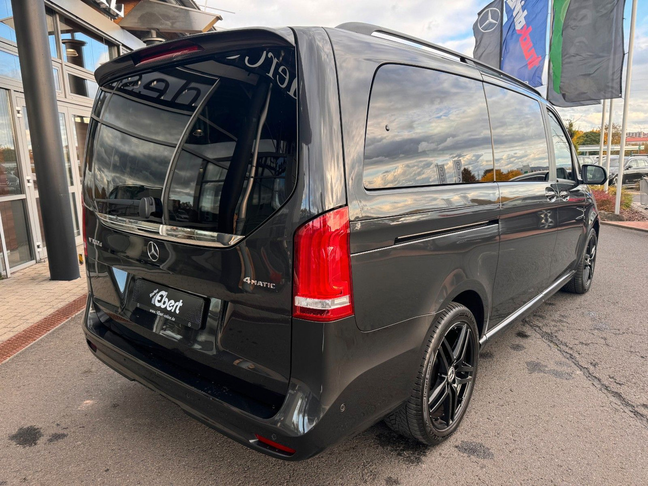 Mercedes-Benz V 300 d 4MATIC AVA ED AMG DISTR Stdh AHK2,5 PANO - Universaal: pilt 4 Mercedes-Benz V 300 d 4MATIC AVA ED AMG DISTR Stdh AHK2,5 PANO - Universaal: pilt 4